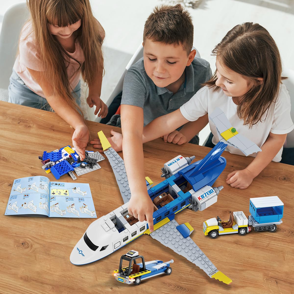 CUBIMANA City Passagierflugzeug Baukasten Set, 3 IN 1 Flugzeug Baukasten mit Terminal, Radarturm, Gepäckwagen Flugzeuge Modell Bausteine Spielzeug Geschenk für Jungen Mädchen Kinder 6 7 8 9+ Jahre alt