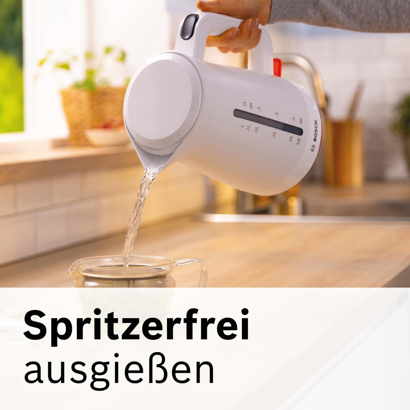 Bosch kabelloser Wasserkocher MyMoment TWK3M121, Abschaltautomatik, Überhitzungsschutz, Tassenanzeige, beidseitige Wasserstandsanzeige, entnehmbarer Kalkfilter, 1,7 L, 2400 W, Weiß matt