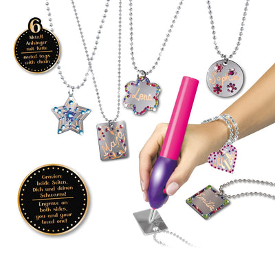 Lena 42655 Metal Jewelery Schmuck-Bastelset ab 8 Jahren - Halskette basteln ganz einfach, Kreatives Bastelset für Mädchen mit Gravurgerät, Anhänger & Deko-Strasssteinen