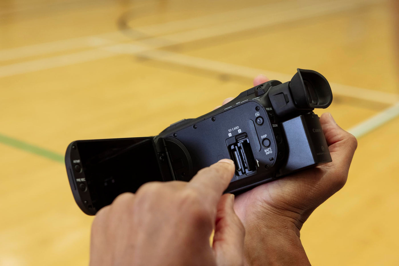 Canon LEGRIA HF G70 Camcorder 4K Full HD (UHD Videokamera 20fach Zoom, 3,5-Zoll LC-Display, Autofokus, Zeitlupe, Zeitraffer, 2 SD Kartenslots, MP4 Video Aufzeichnung, UVC HD Livestreaming) schwarz