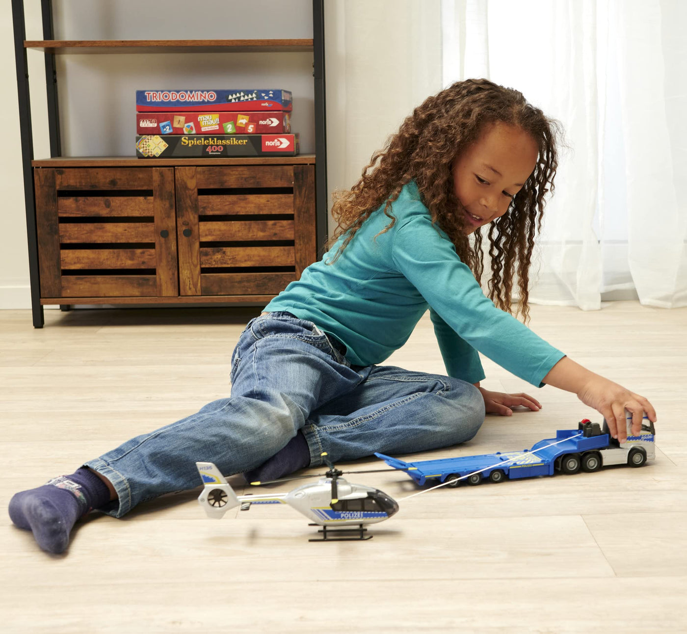 Majorette - Volvo Polizei-Transporter FH-16 (35 cm) – LKW mit Auflieger und Airbus Hubschrauber (25,5 Licht & Sound vielen Funktionen - Spielzeug-Set für Kinder ab 3 Jahren, 213716000, Einheitsgröße