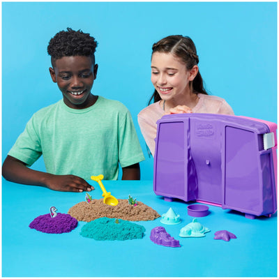 Kinetic Sand Meerjungfrauen Koffer - mit 934 g original kinetischem Sand aus Schweden in 3 Farben, 6 Förmchen, 1 Schaufel für kreatives Indoor-Sandspiel, für Kinder ab 3 Jahren