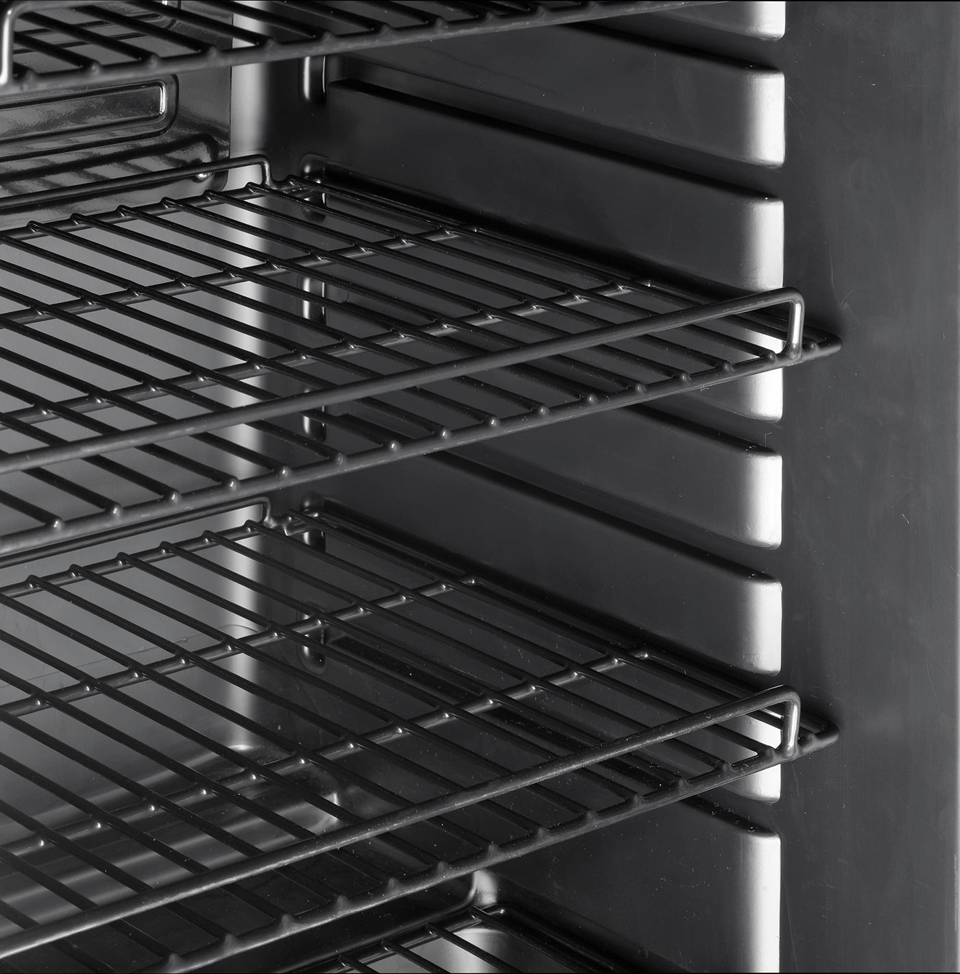 METRO Professional Getränkekühlschrank GSC4240, 237 L, 110 W, 6 verstellbaren Einlegeböden, schwarz