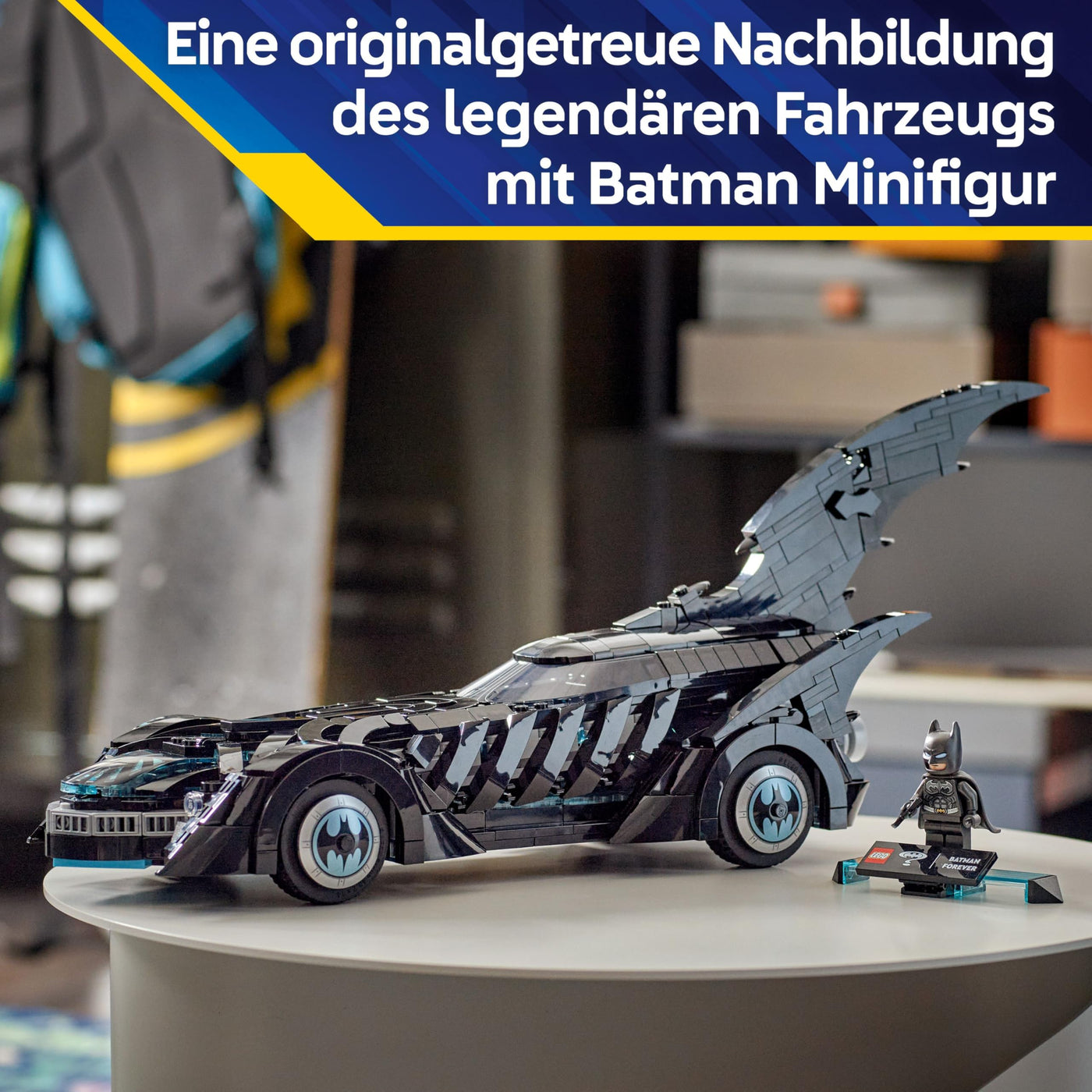 LEGO DC Batman Forever Batmobil – Superhelden Fahrzeug mit Minifigur – mit aufklappbarem Cockpit und detailgetreuem Innenraum – Geschenk für Jungen ab 12 Jahren, Teenager und Erwachsene Fans – 76304