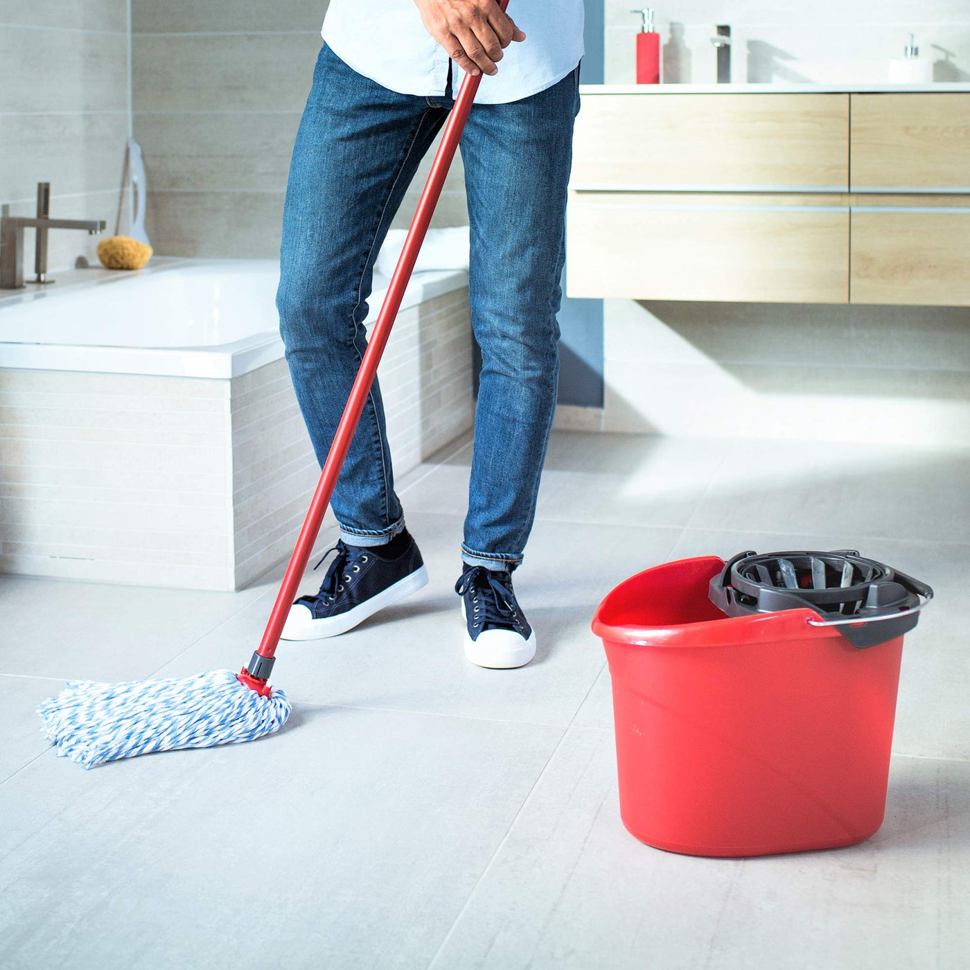 Vileda SuperMocio Wischmopp und Eimer im Set, Wischer aus Mikrofaser und Baumwolle