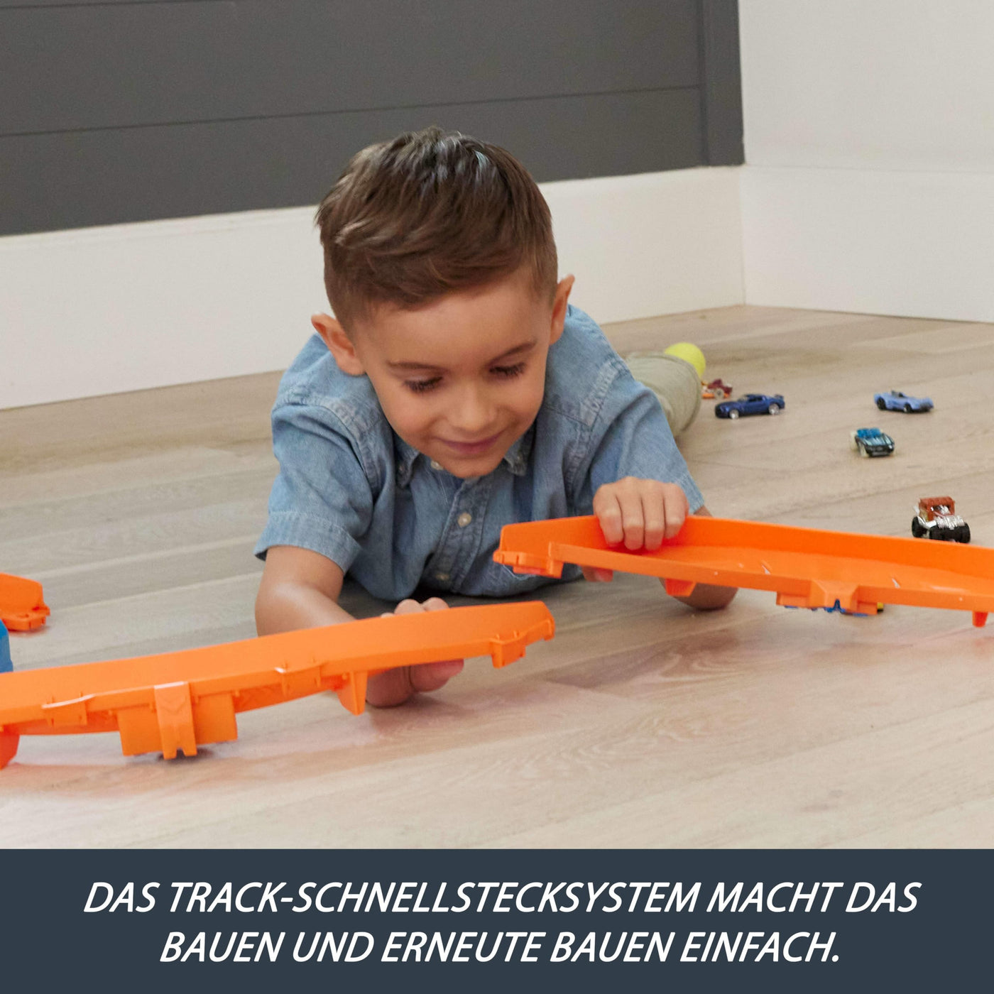 Hot Wheels Spielzeugauto Streckenset, Deluxe-Bauset mit motorisiertem Beschleuniger, Fahrzeug im Maßstab 1:64, Track-Schnellstecksystem, Beschleuniger-Sprung-Schnellstrecke,JDB49