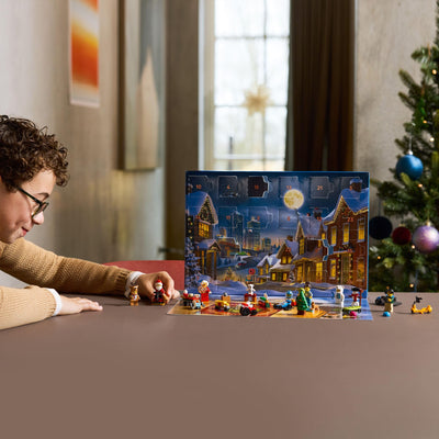 LEGO City Adventskalender 2025 - Weihnachten Spielzeug mit 24 Überraschungen - Zug, Auto & Traktor sowie 7 Minifiguren - Kalender zum Bauen - Geschenk für Jungen und Mädchen ab 5 Jahren – 60475