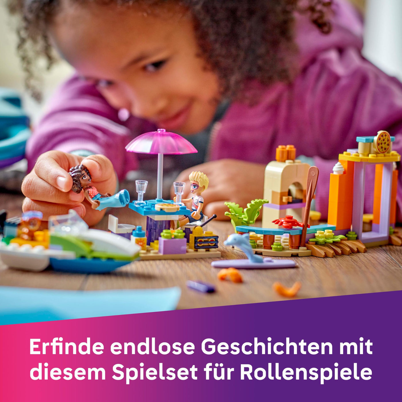 LEGO Friends Kreativer Reisekoffer, Bauspielzeug, BAU- und Spielset für Rollenspiele, Geschenk für Mädchen ab 5 Jahren, 2 Minifiguren der Charaktere, Tierfiguren, 1 Hund und 1 Delfin 42672