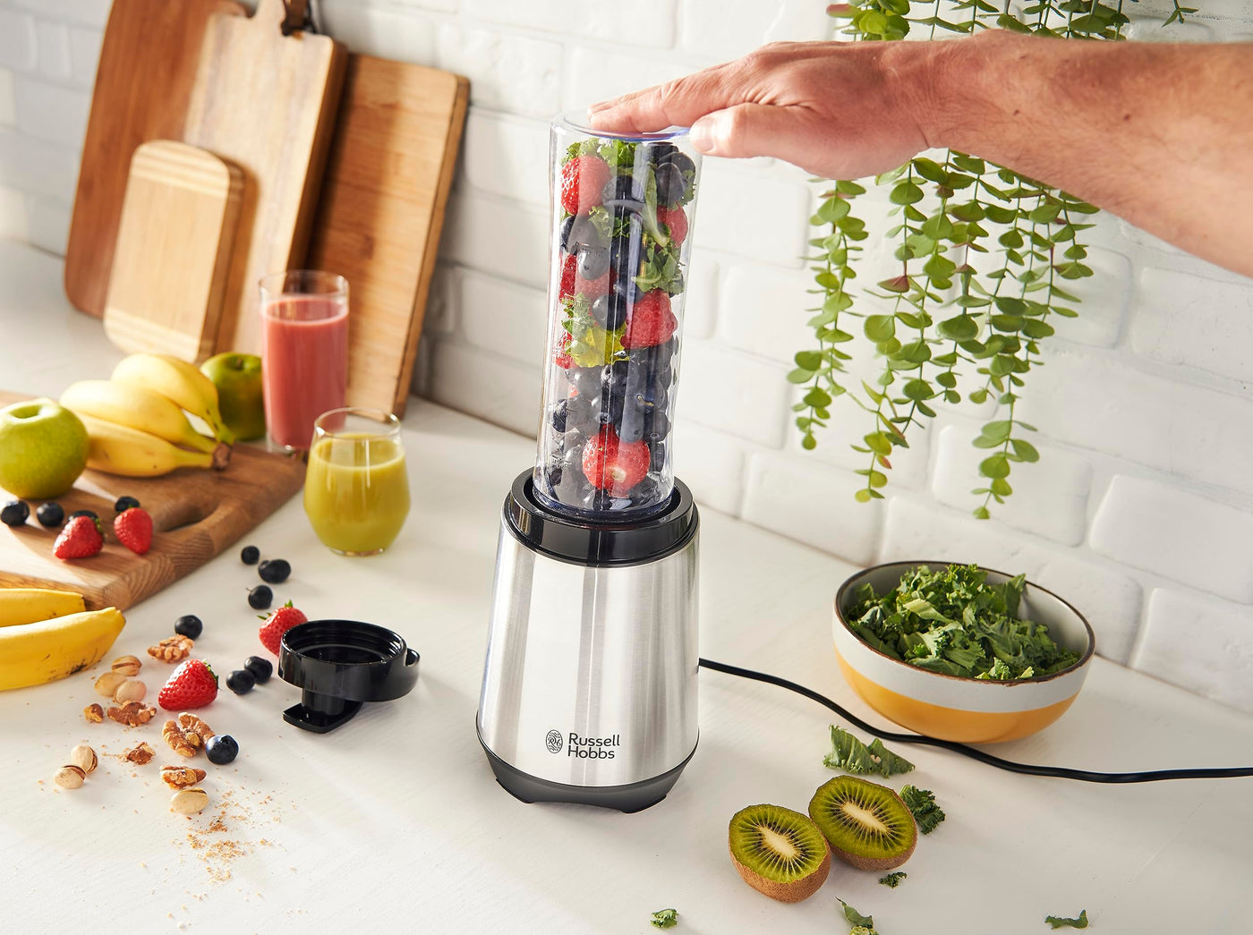 Russell Hobbs Mixer - Standmixer & Smoothie Maker to go [23.500 U/min Power-Motor] inkl. 1x Mixbehälter 600ml (BPA-frei, spülmaschinen- & bruchfest inkl. Deckel) Zerkleinerer, Edelstahl, 23472-56