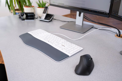 CHERRY KC 4500 ERGO, Ergonomische Tastatur, Deutsches Layout (QWERTZ), Kabelgebunden, Handballenauflage mit Memory-Schaum, Geschwungenes Tastenfeld, Weiß-Grau
