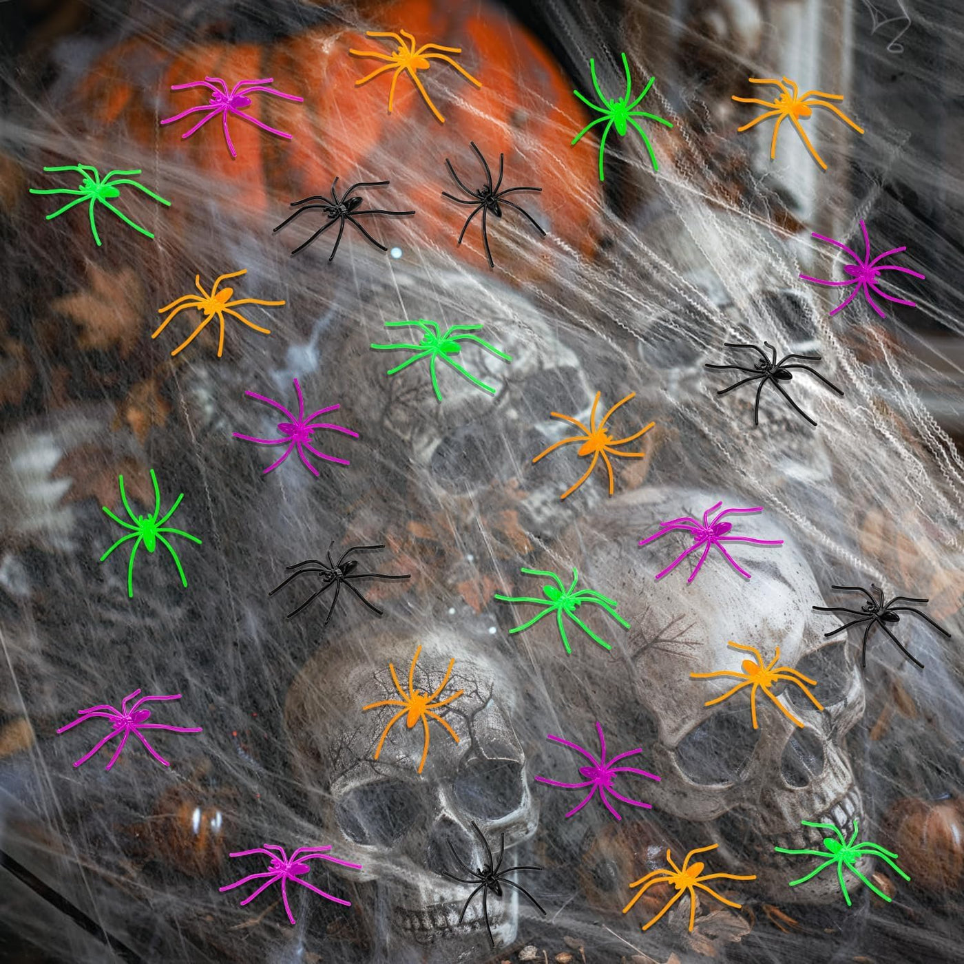 100 Stück Halloween Spinnen Deko - Halloween realistische Spinnen mit 5 Farben, Kunststoff kleine gefälschte Spinne Spielzeug Terror lustige Prank Requisiten für Halloween Party Dekorationen