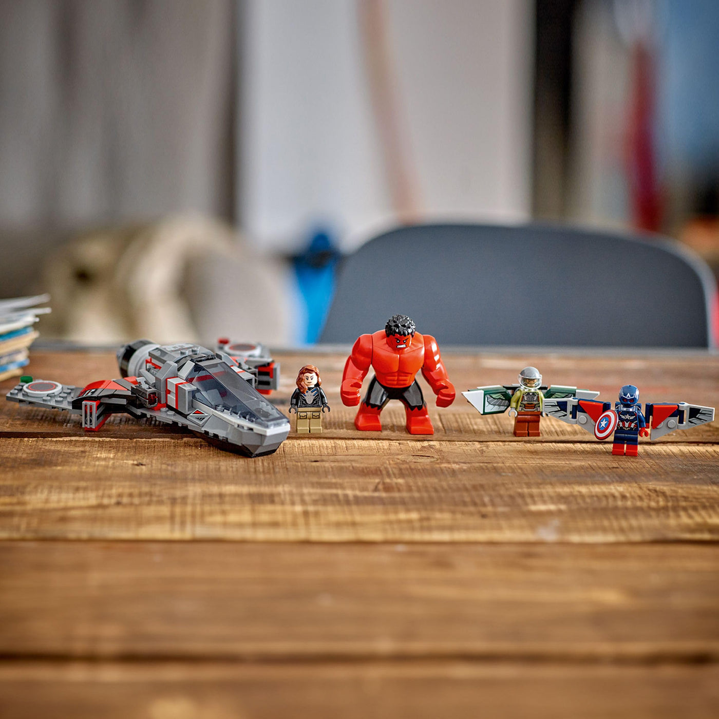 LEGO Marvel Showdown zwischen Captain America und Red Hulk, Geschenk für Kinder, Set mit baubarem Jet, Superhelden Spielzeug für Jungen und Mädchen ab 8 Jahren, Abenteuer Bauspielzeug 76292