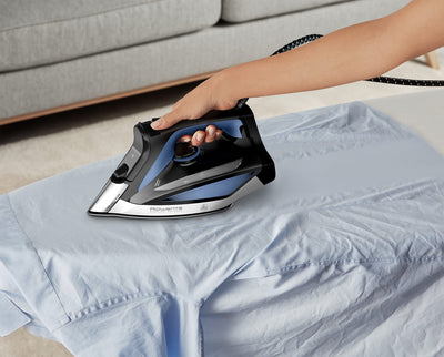 Rowenta Everlast Anticalc Dampfbügeleisen, 2700 W, 45 g/Min. kontinuierliche Dampfabgabe, 220 g/Min. Dampfstoß, Tropfstopp, Antikalk-System, 300 ml Wassertank, schwarz/blau, DW7320