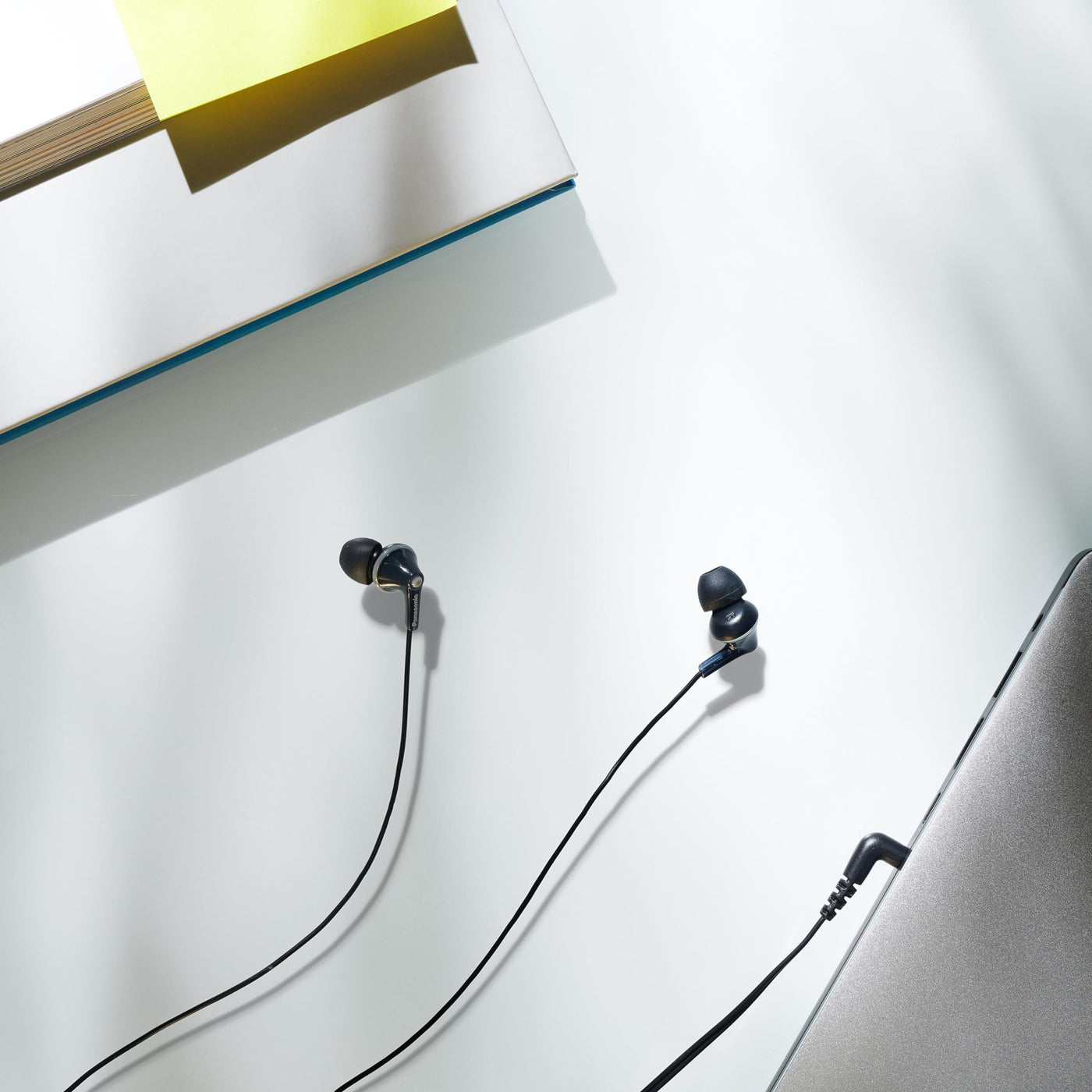 Panasonic RP-HJE125E-K Ergofit In-Ear-Kopfhörer mit kraftvollem Klang, bequemem rutschfestem Sitz und 3 Größen von Ohrstöpseln, schwarz