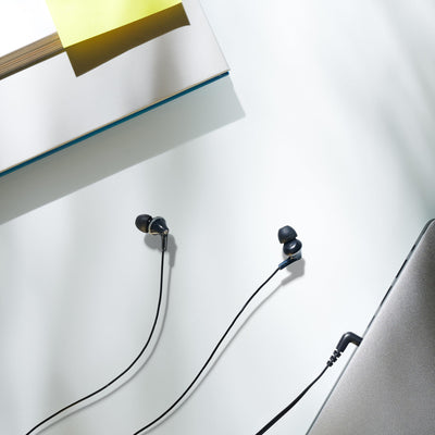 Panasonic RP-HJE125E-K Ergofit In-Ear-Kopfhörer mit kraftvollem Klang, bequemem rutschfestem Sitz und 3 Größen von Ohrstöpseln, schwarz