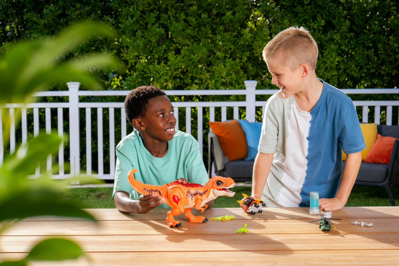 ROBO ALIVE Dino Escape Serie 1 von ZURU, batteriebetriebenes Roboterspielzeug mit Leuchteffekt, T-rex