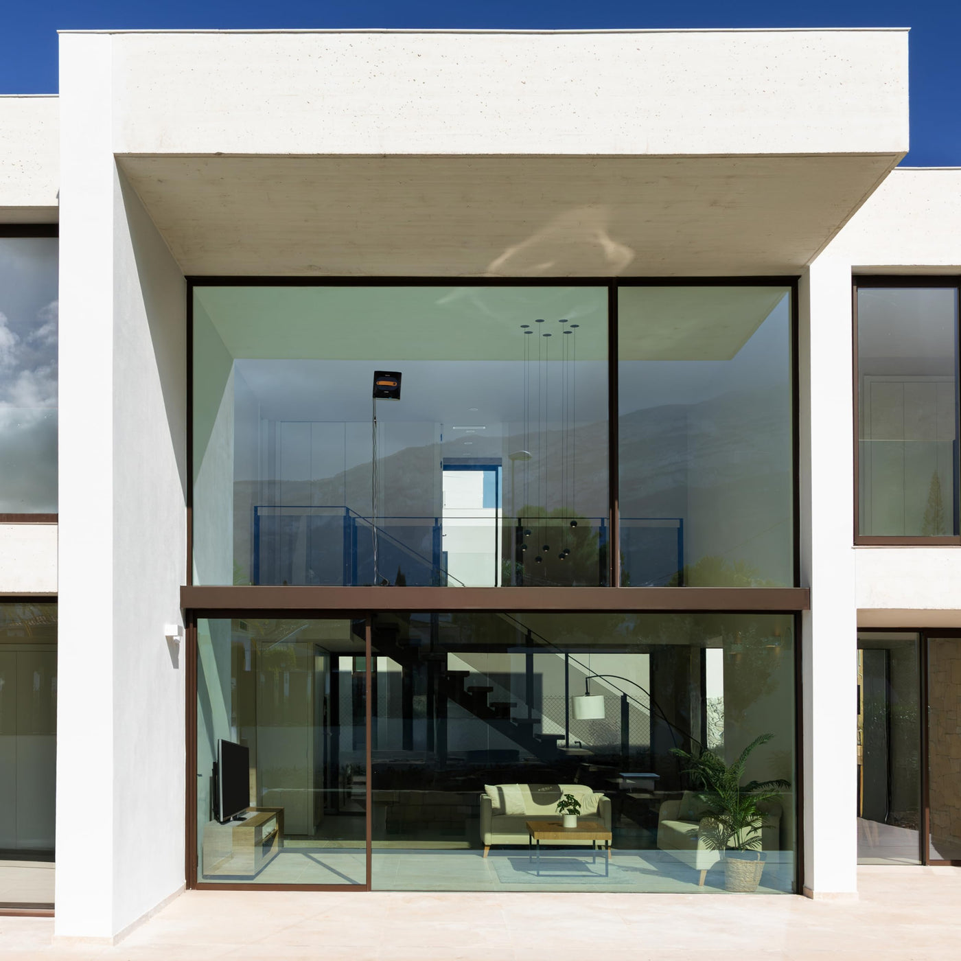 Cecotec Robot Fensterreiniger Conga Windroid 1390 Double Spray Connected 3in1; Sprüht, reinigt und trocknet, Doppelspray, APP, Fernbedienung, 8Modi, Aktionsradius 7,5m, Sicherheitskordel, Reinigungsse