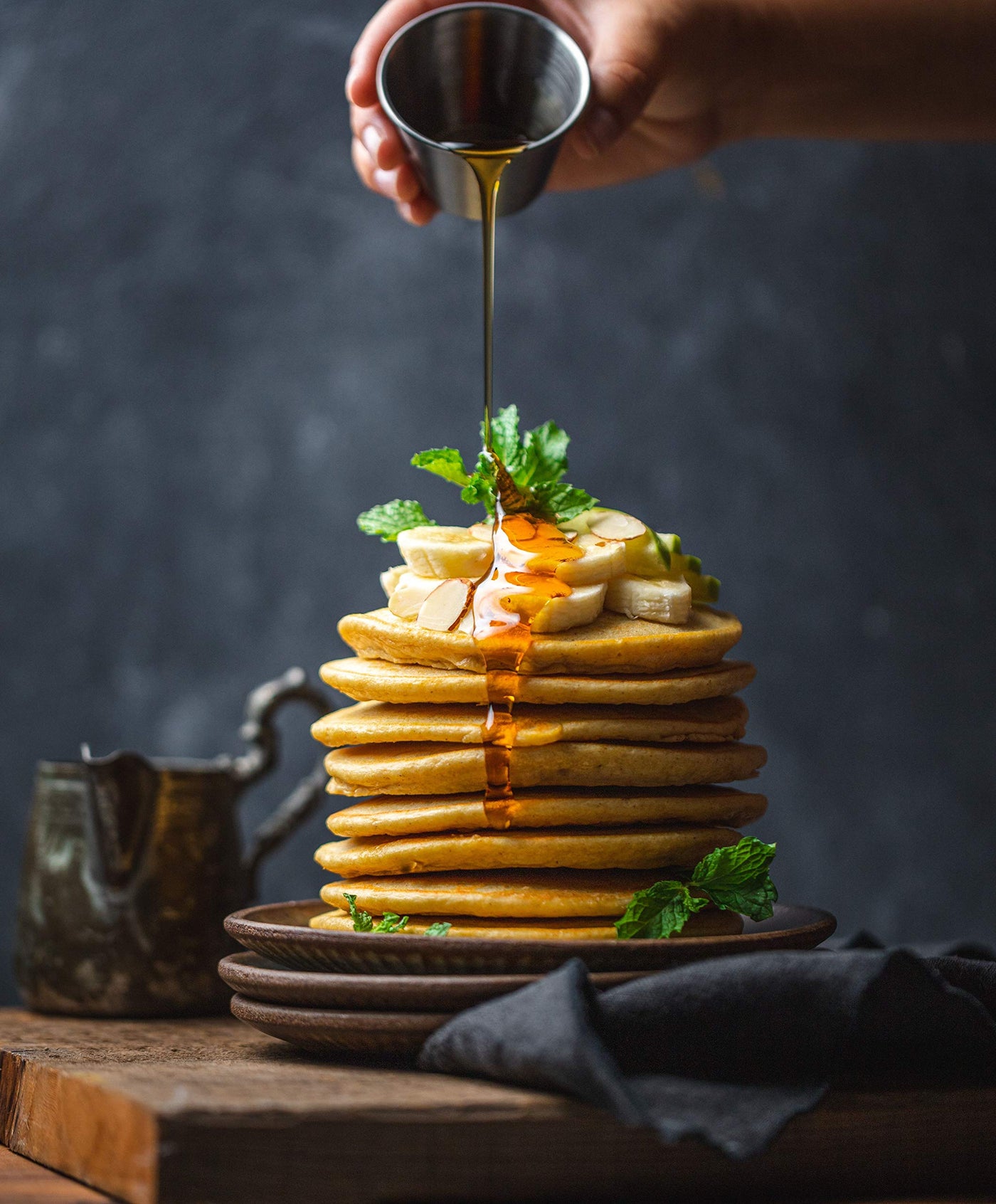 CASO CM 1300 - Crêpes Maker, extra große Backfläche (⌀ 33cm), hochwertige Antihaft‐Beschichtung, 8‐Hitzesstufen, praktischer Schieberegler, inkl. Teigverteiler und Crêpes‐Wender aus Holz