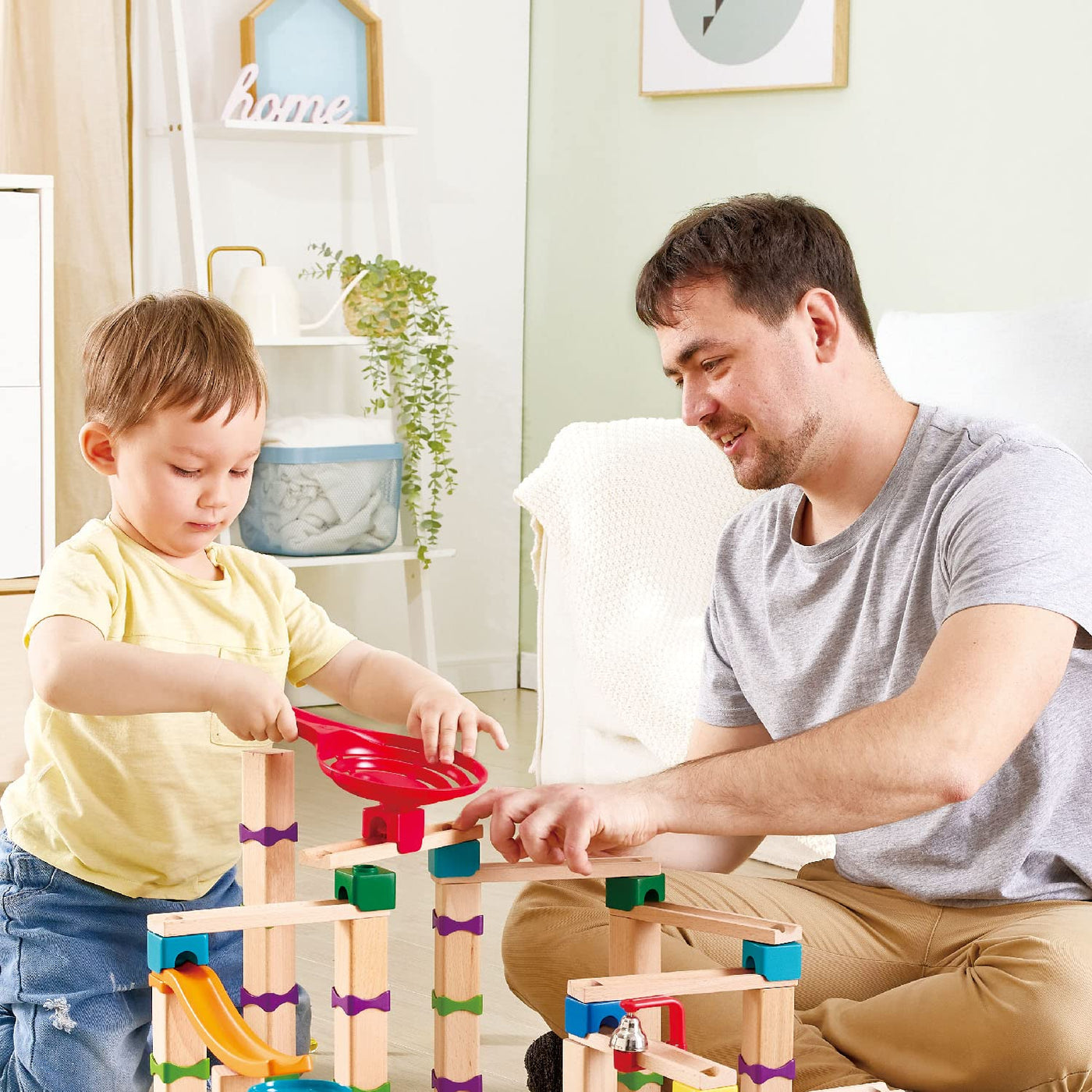 Hape Murmelbahn, Konstruktionsspielzeug aus FSC Holz, Kugelbahn ab 3 Jahren, E1100