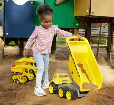 BIG Power Worker Mega Kipper (65 cm) - XXL Kipplaster mit großer Kippmulde (Platz für 12,8 l Ladung) und 6 Reifen für drinnen & draußen, Baustellenfahrzeug für Kinder ab 2 Jahre, gelb