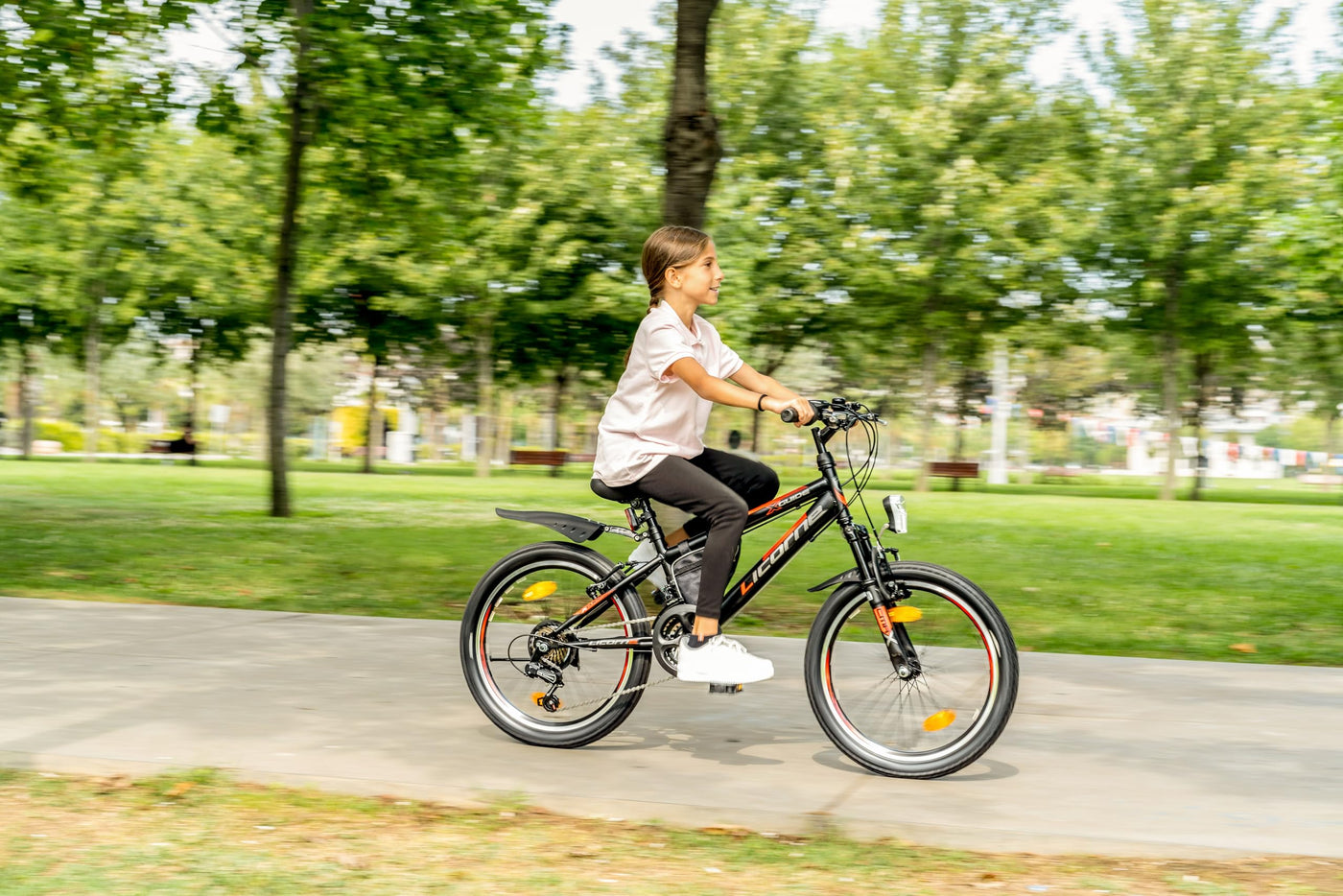 Licorne Bike Guide Premium Mountainbike in 20, 24, 26, 27.5 und 29 Zoll Fahrrad für Mädchen Jungen Herren und Damen (20 Zoll, Schwarz/Blau/Lime)