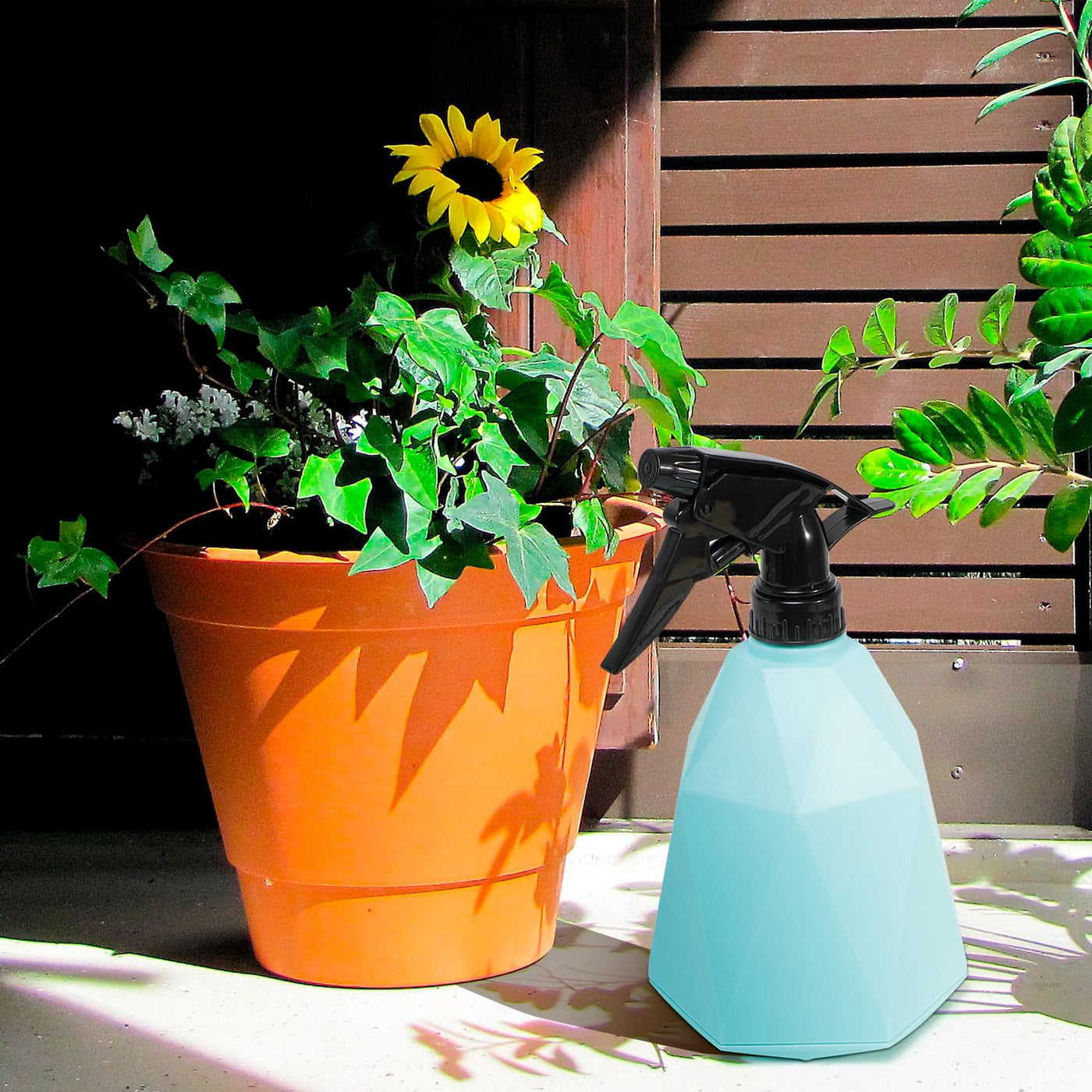 MOTOKER Sprühflaschen für Pflanzen, 600ml Leere Wassersprühflaschen, Kunststoff Wiederverwendbare Einstellbare Nebelsprüher Spritzflaschen Behälter Nachfüllbar für Reinigungslösungen, Gartenarbeit,