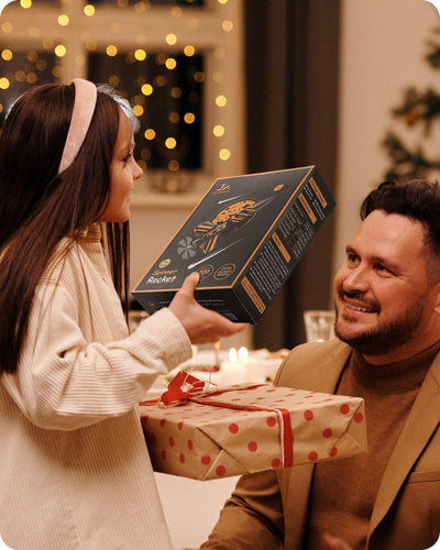 SainSmart Jr. Rakete Spielzeug – Motorisierte Rakete mit Fallschirm, Start bis zu 61 Meter, Outdoor-Spielzeug für Kinder im Alter von 8–12 Jahren (Schwarz)