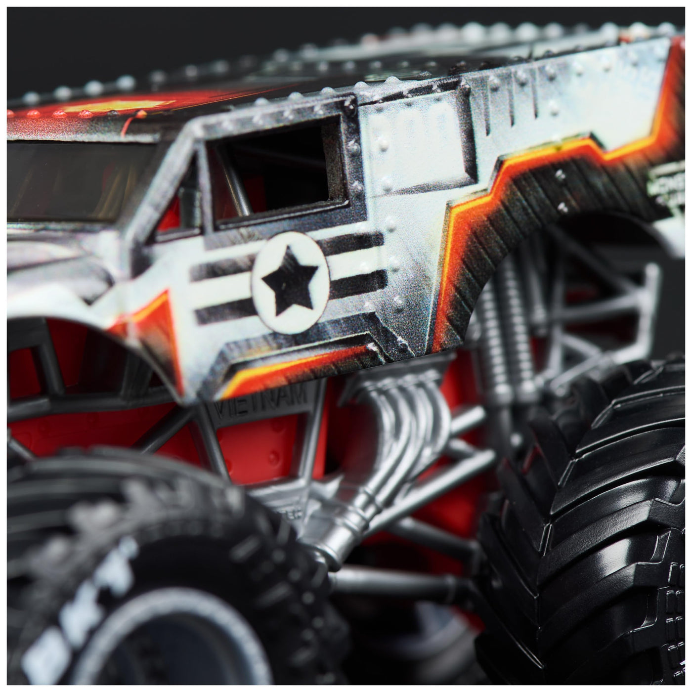 Monster Jam - Zweier-Pack Original Monster Trucks im Marvel Superhelden-Design, zum Spielen und Sammeln, Maßstab 1:64, ab 3 Jahren (Sortierung mit verschiedenen Truck-Paarungen, Zufallsauswahl)