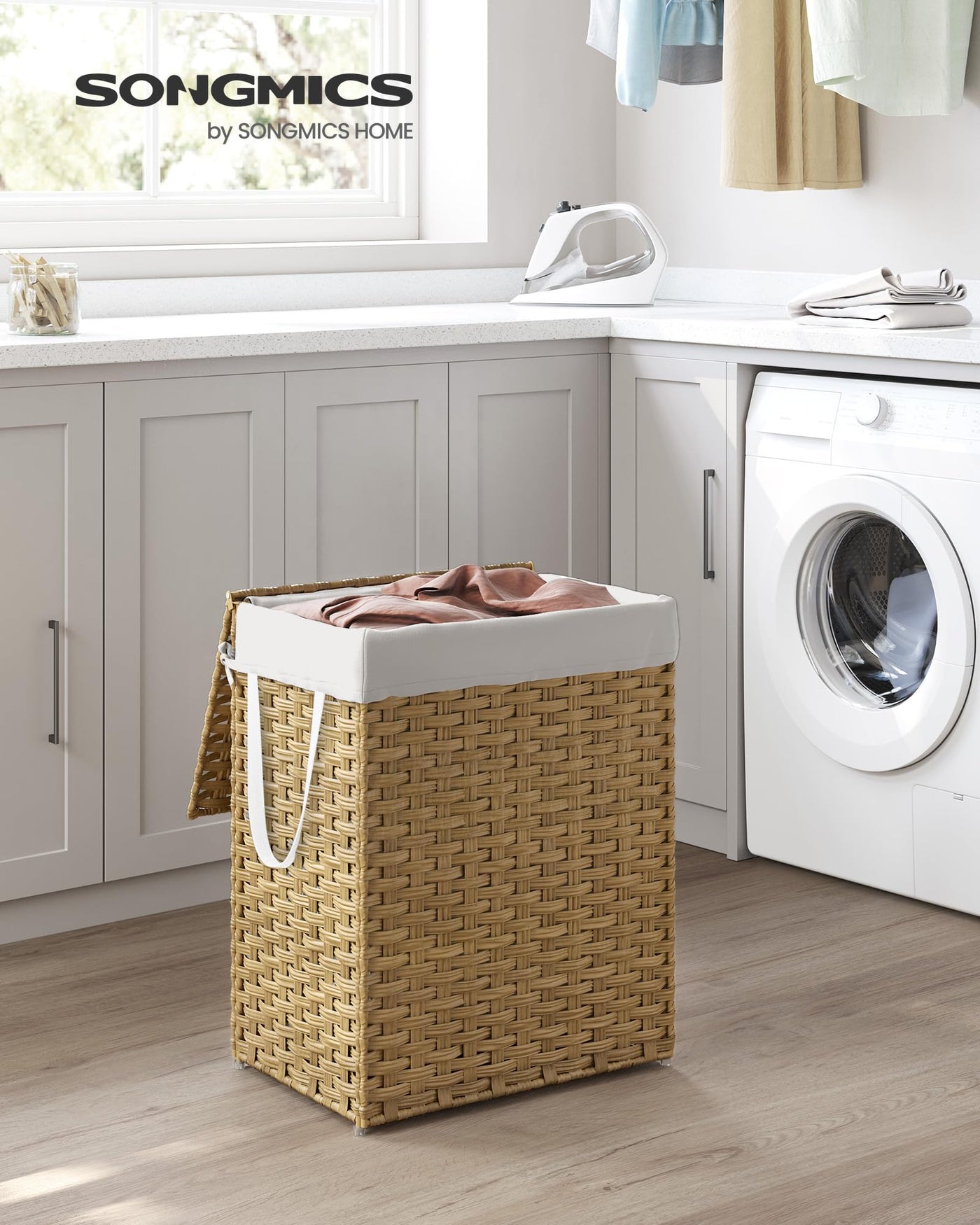 SONGMICS Wäschekorb 90 Liter, handgeflochten, Wäschesammler aus synthetischem Rattan, mit Deckel und Griffen, faltbar, Wäschesack herausnehmbar, naturfarben LCB51NL