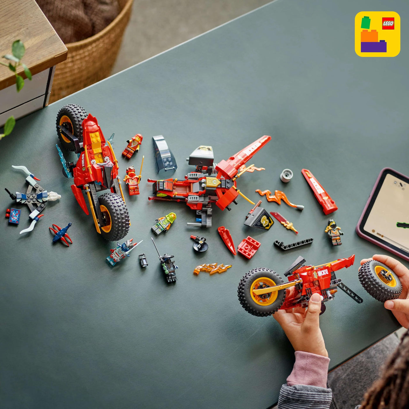 LEGO NINJAGO Ninja-Actionflitzer - 3-in-1-Spielzeug mit 2 Ninja-Bikes, 1 Jet und 6 Minifiguren, einschließlich Kai und Frak - Aufstieg der Drachen Geschenk für Jungen ab 8 Jahren - 71844