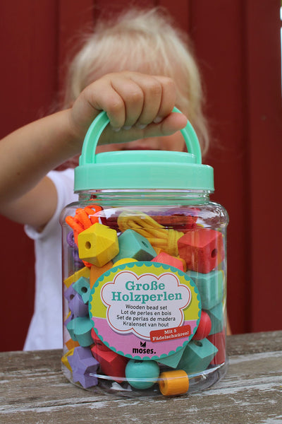 moses. Große Holzperlen zum Fädeln, 75 bunte Perlen und 5 Schnüre zum Auffädeln, Montessori Fädelspiel für Kinder ab 3 Jahren, Bunt