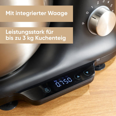 SEVERIN Küchenmaschine mit Waage, große Knetmaschine für bis zu 3 kg Kuchenteig, robuste Teigmaschine mit Knethaken, Flachrührer und Schneebesen, 1.000 W, schwarz, matt/Edelstahl, KM 3898, 3.8