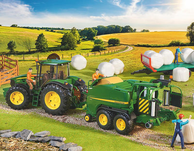 bruder 02032 - John Deere Rundballen-Presswickelkombination C441R - 1:16 Bauernhof, Landwirtschaft, Traktor, Anhänger, Erntemaschine, Pressewickler, Mähdrescher Zubehör, grün