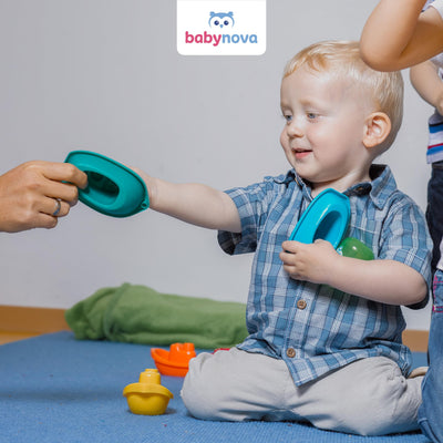 babynova Badeboote – Pädagogisches Baby- und Kleinkindspielzeug – Ab 3 Monaten – 3-teiliges Set – Entwicklung von Motorik und Koordination – Geeignet für Badewanne und Sandkasten – Rot, Gelb, Orange