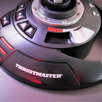 Thrustmaster T.Flight Stick X, Joystick mit Rudersteuerung, umprogrammierbaren Tasten und Achsen, Drehgriff, integriertem Schubhebel, Schnellfeuerauslöser, PC/USB-kompatibel