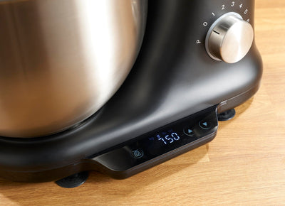 SEVERIN Küchenmaschine mit Waage, große Knetmaschine für bis zu 3 kg Kuchenteig, robuste Teigmaschine mit Knethaken, Flachrührer und Schneebesen, 1.000 W, schwarz, matt/Edelstahl, KM 3898, 3.8