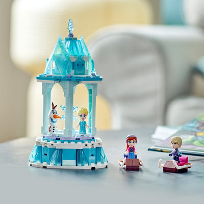 LEGO Disney Princess Annas und Elsas magisches Karussell, Die Eiskönigin Spielzeug, Inspiriert vom Frozen Eispalast mit 3 ikonischen Mikro-Puppen-Figuren und Olaf-Figur 43218
