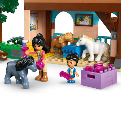 LEGO Friends Ponyhof & Stall - Kreatives Spielset mit 2 Spielfiguren, 2 Mikro-Figuren und 4 Tieren - Kreatives Pferde Spielzeug - Kinder Geschenk für Mädchen und Jungen ab 7 Jahren 42654