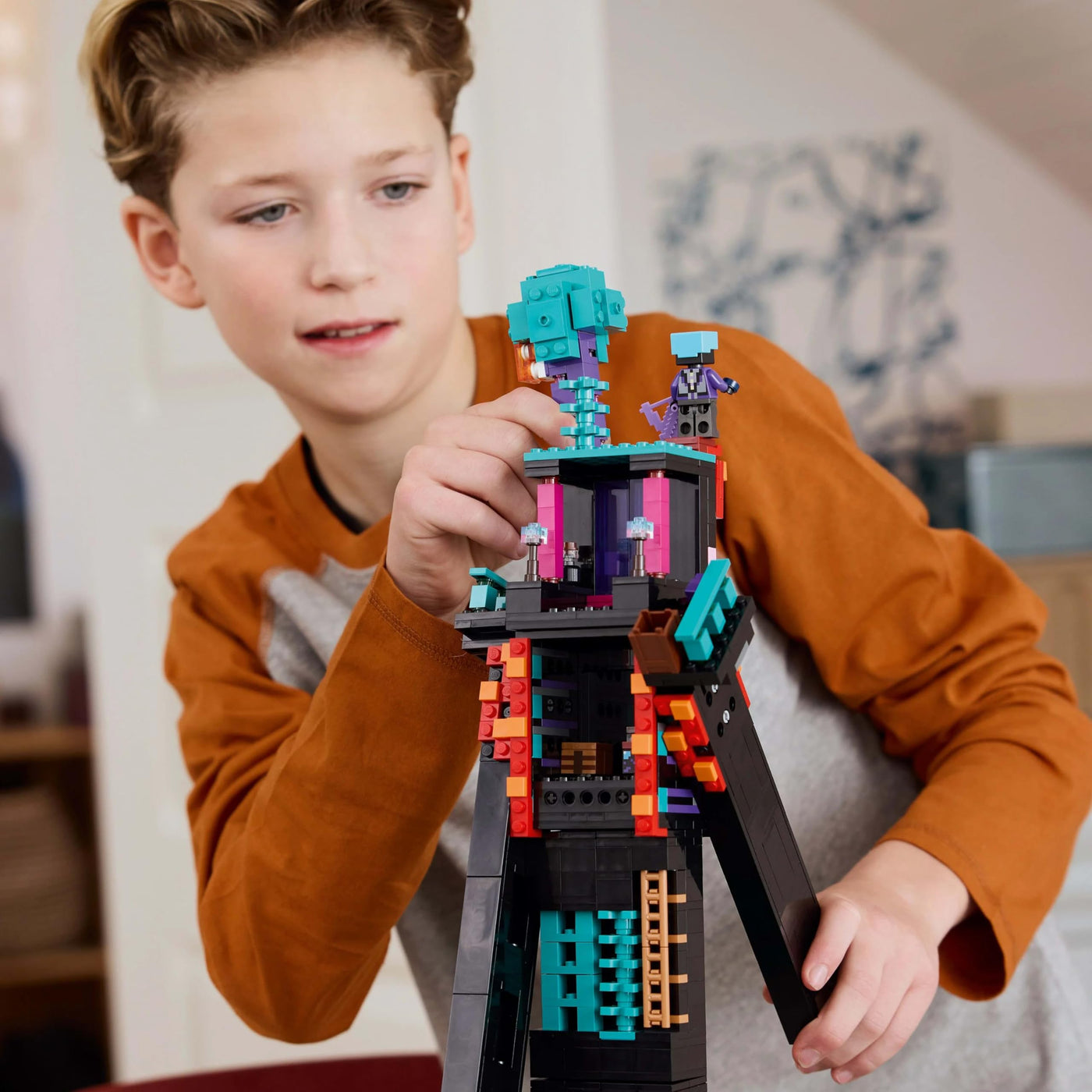 LEGO Minecraft 2in1 Der Enderman-Turm - Modulares Gaming Spielzeug - Lässt Sich in 2 Festungen umbauen - Mit 4 Minifiguren zum Sammeln - Gamer Geschenk für Jungen und Mädchen ab 9 Jahren - 21279