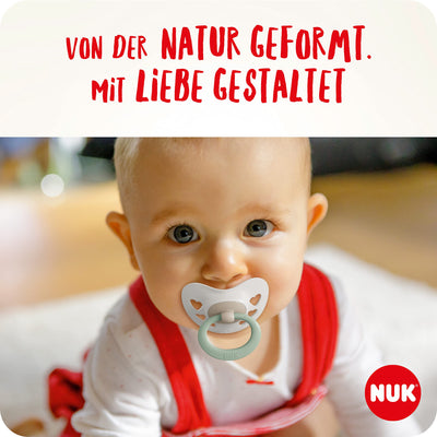 NUK Signature Babyschnuller | 0−6 Monate | Beruhigt 95 % der Babys | BPA-freie Silikonschnuller in Herzform | Mit Etui | Grüne Sterne | 2 Stück