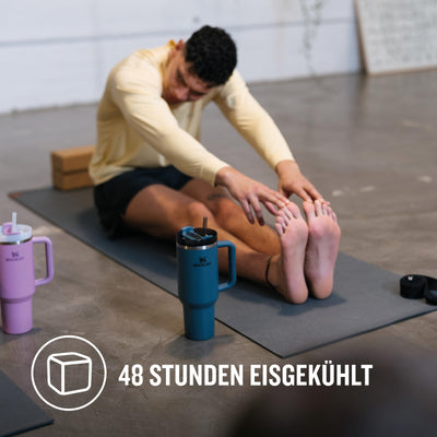 Stanley Quencher H2.0 FlowState Trinkflasche mit Strohhalm 1.2L - Thermobecher Kühlt 11 Stunden - 48 Stunden Eisgekühlt - Spülmaschinenfest - Thermosflasche BPA Frei - Kaffeebecher To Go - Blue Spruce