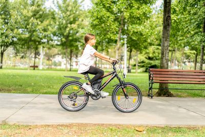 Licorne Bike Guide Premium Mountainbike in 20, 24, 26, 27.5 und 29 Zoll Fahrrad für Mädchen Jungen Herren und Damen (20 Zoll, Weiß/Rosa)