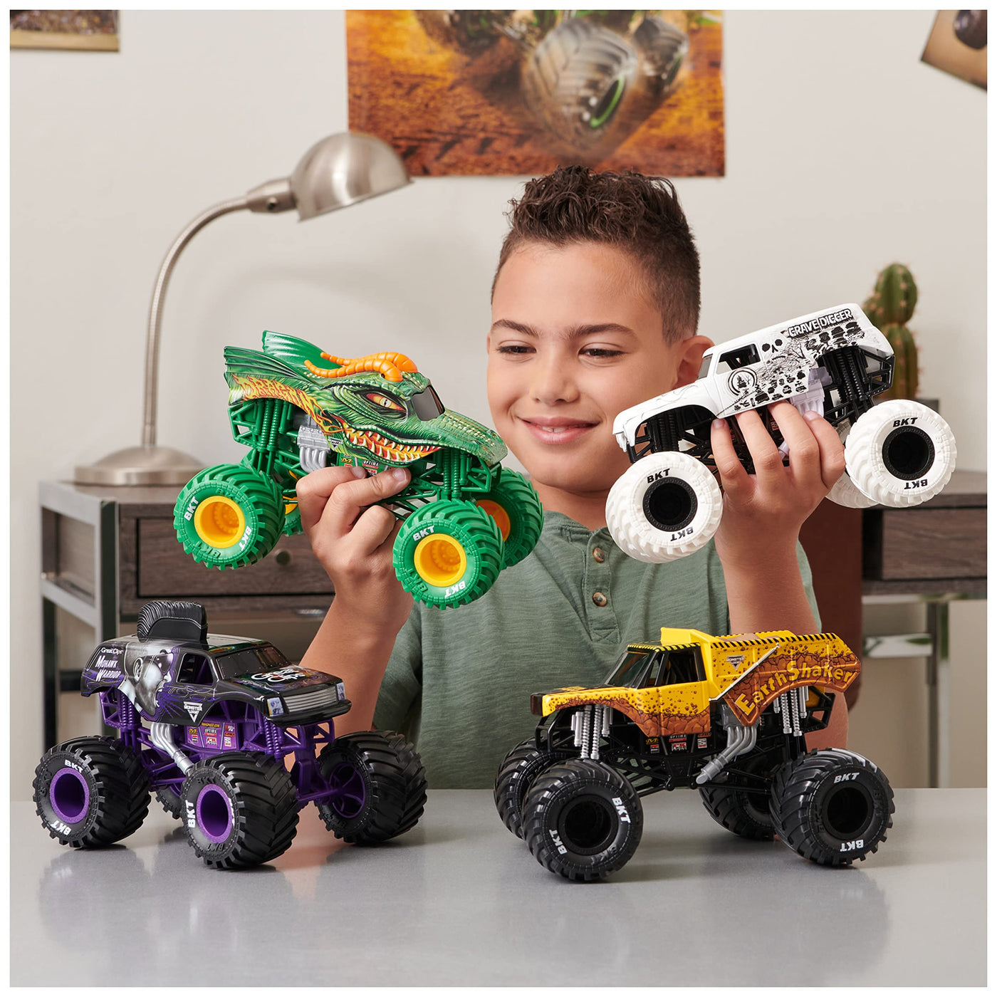 Monster Jam, Grave Digger Monster Truck, detailreiches Metall-Spritzguss-Fahrzeug zum Spielen und Sammeln im Maßstab 1:24, klassisches Farb-Schema, Spielzeug für Kinder ab 3 Jahren