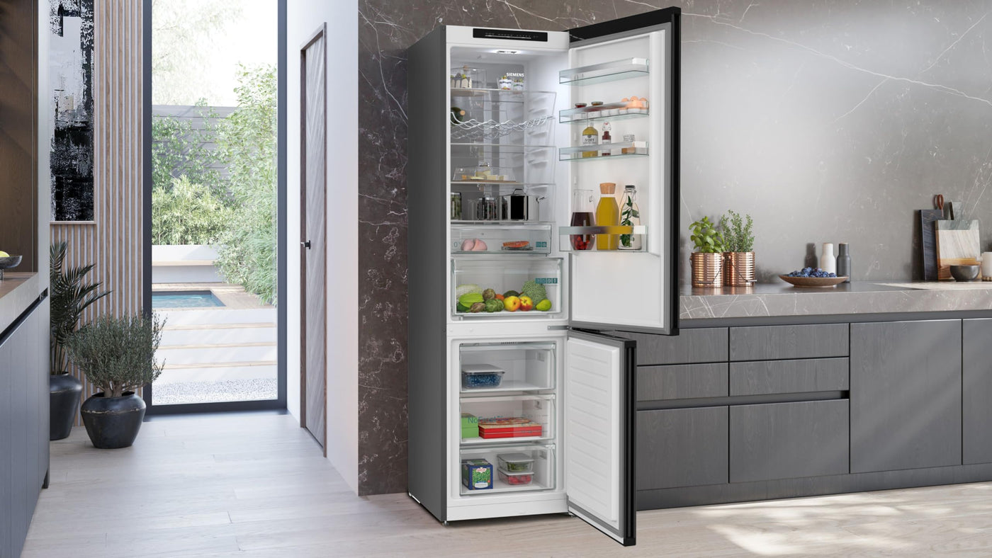 SIEMENS KG39N2XAF Stand-Kühl-Gefrier-Kombination iQ300, freistehende Kühlkombination mit Gefrierbereich unten 203x60 cm, 260L Kühlen, 103L Gefrieren, noFrost, hyperFresh, LED-Beleuchtung, BlackSteel