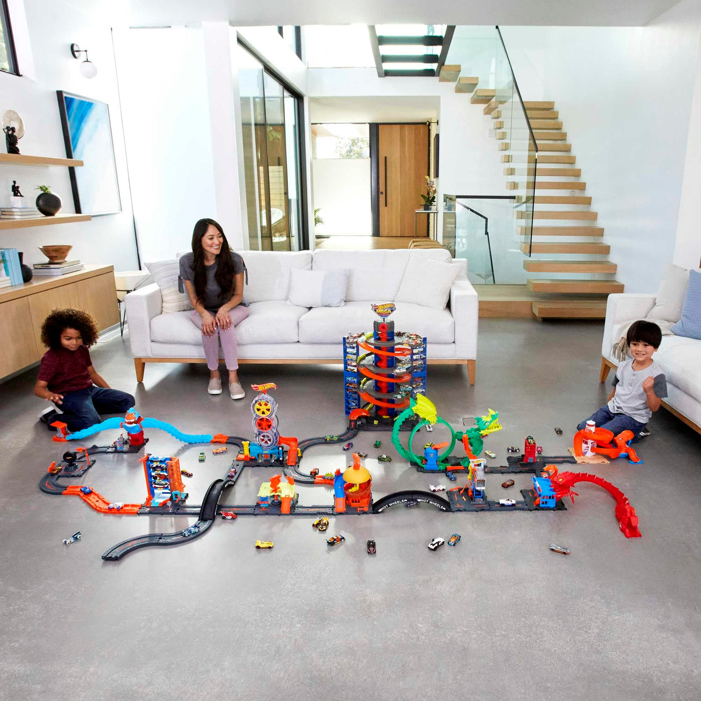 Hot Wheels Bahn Track Builder, Trackteile & Verbindungsstücke (36 Teile) für Autorennbahnen der Hot Wheels Autos, inkl. 1 Spielzeugauto, Auto Spielzeug, Spielzeug ab 4 Jahre, BHT77