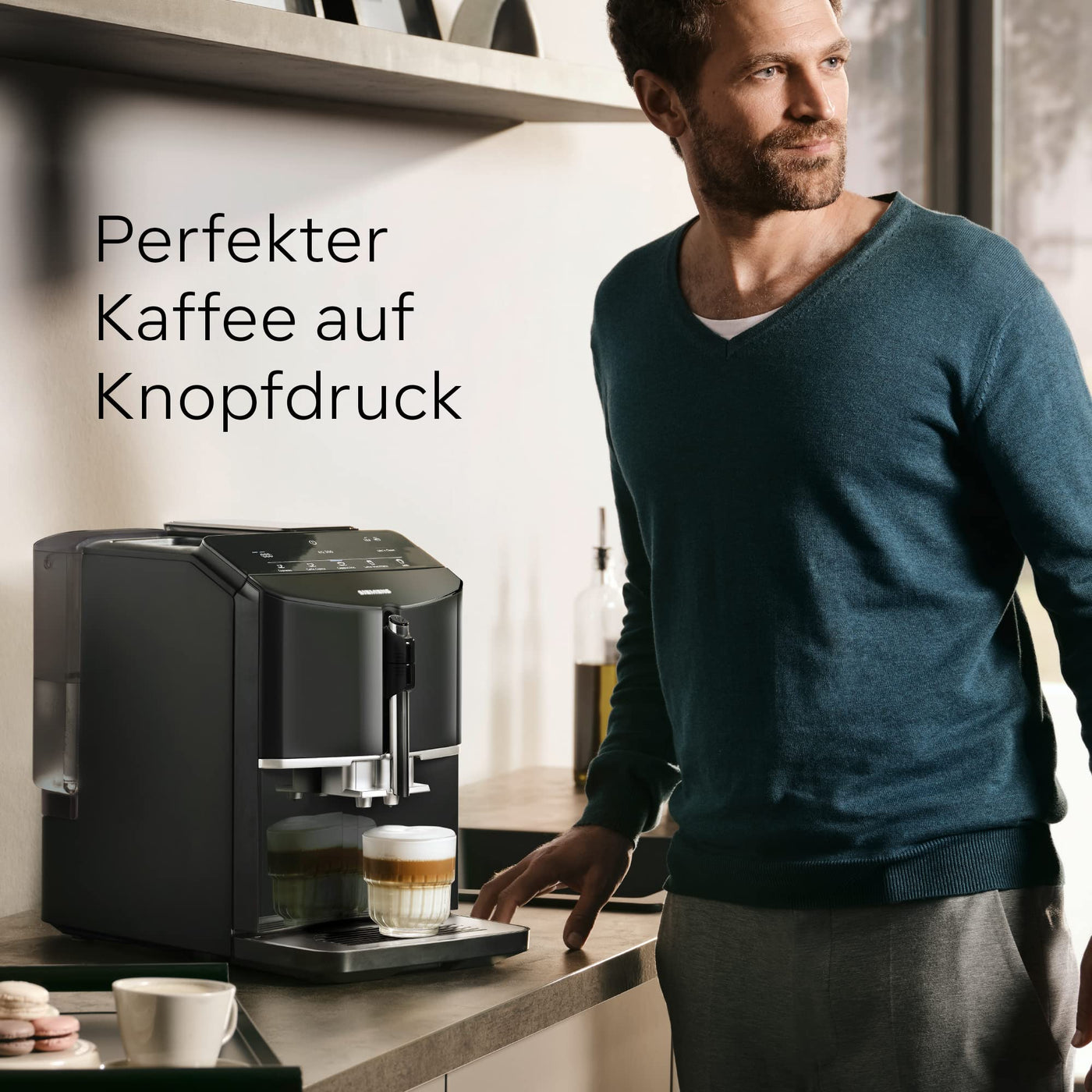 Siemens Kaffeevollautomat EQ300 TF301E19, für viele Kaffeespezialitäten, Milchaufschäumer, Keramikmahlwerk, OneTouch-Funktion, 1300 W, piano black