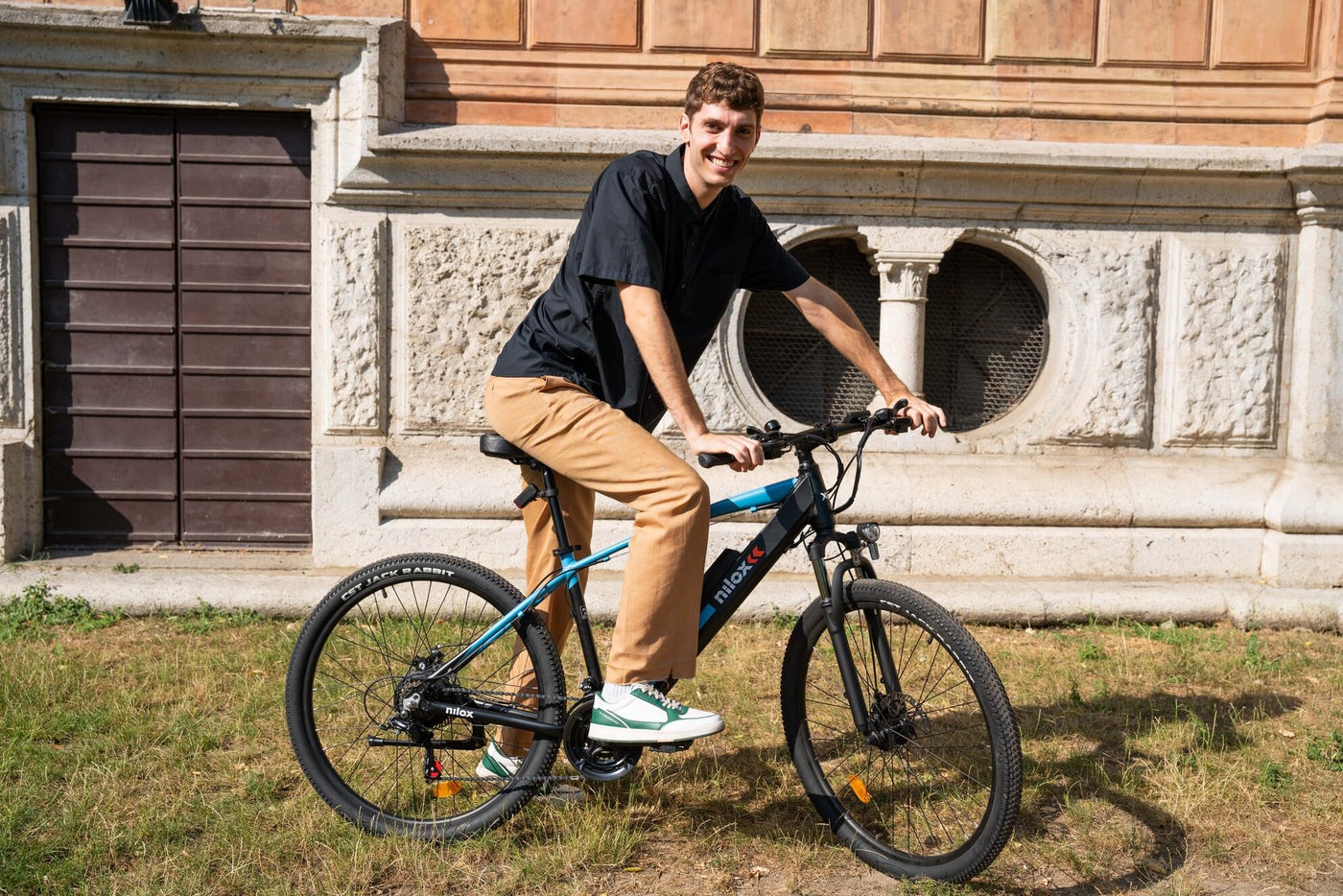 Nilox, E-Bike X6 SE, Mountainbike mit Tretunterstützung, 90 km Reichweite, Tektro Scheibenbremsen, 21-Gang Shimano Schaltung, 27,5" x 2,10" Räder, 36 V 13 Ah Wechselakku, 250 W Motor