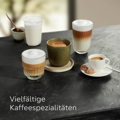 Siemens Kaffeevollautomat EQ300 TF301E19, für viele Kaffeespezialitäten, Milchaufschäumer, Keramikmahlwerk, OneTouch-Funktion, 1300 W, piano black