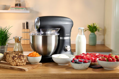 SEVERIN Küchenmaschine mit Waage, große Knetmaschine für bis zu 3 kg Kuchenteig, robuste Teigmaschine mit Knethaken, Flachrührer und Schneebesen, 1.000 W, schwarz, matt/Edelstahl, KM 3898, 3.8
