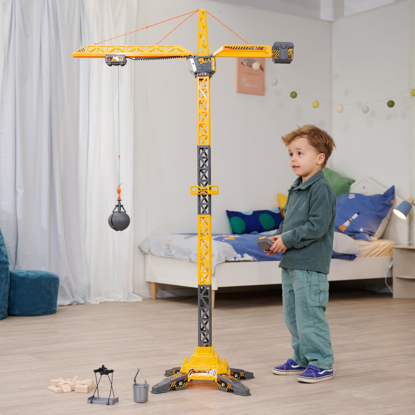 Dickie Toys - RC Titan Crane (150 cm) - Ferngesteuerter Spielzeug-Kran mit 360°-Drehung und interaktivem Zubehör, Spielkran mit Fernbedienung und Licht für Kinder ab 3 Jahre, inkl. Batterien
